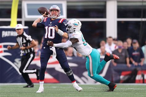 Patriots can’t finish comeback, fall to Dolphins in 24-17 heartbreaker